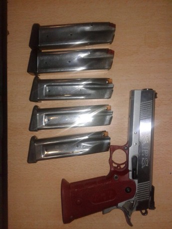 Hola,
 
Quiero vender (porque no la uso en absoluto) esta magnifica pistola SPS en calibre 40 S&W.

Incluyo 00