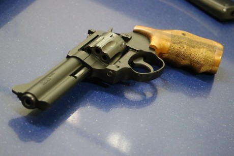 Os ofrezco este precioso revolver del 22 marca KORA por solo 175 euros , es un capricho que compre y ahora 01