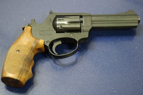Os ofrezco este precioso revolver del 22 marca KORA por solo 175 euros , es un capricho que compre y ahora 00