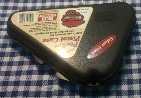 Hola, vendo funda y porta cargadores Marca "BLADETECH usa"  para la pistola FNP9, la pistola 10