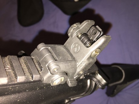 Hola
Vendo fusil Ar 15 marca CMMG, made
In Usa,calibre 9mm, cañon de 16".
Con los siguientes extras:
1 90