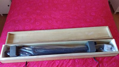 Buenos dias,

pese al disgusto que me produce, pongo a la venta esta katana comprada en oriental weapon 01