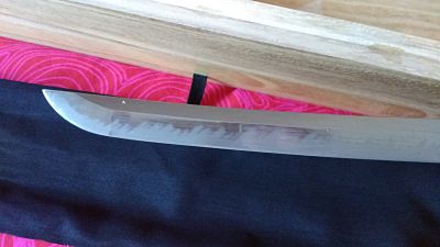 Buenos dias,

pese al disgusto que me produce, pongo a la venta esta katana comprada en oriental weapon 10