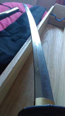 Buenos dias,

pese al disgusto que me produce, pongo a la venta esta katana comprada en oriental weapon 21