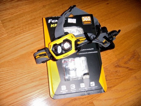 Frontal Fenix HP25, en perfecto estado, sin uso. Ofrece 20 patrones distintos de iluminación. Sus dos 02