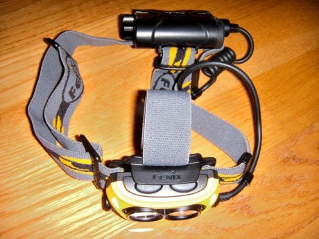 Frontal Fenix HP25, en perfecto estado, sin uso. Ofrece 20 patrones distintos de iluminación. Sus dos 01