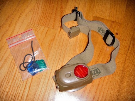 Linterna frontal de la prestigiosa marca francesa PETZL, modelo TacTikka XP con filtros gran angular de 02