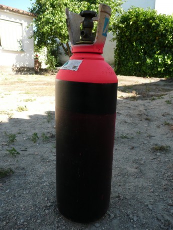 Hola a todos:

Ante todo perdonad mi ignorancia en este tema, poseo una carabina Walther CG90 de CO2 y 41