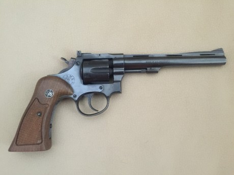 Cambio revolver llama 22 lr. Muy pocos disparos.  Cambio por algún arma que me interese, preferiblemente 12
