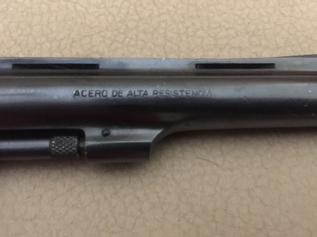 Cambio revolver llama 22 lr. Muy pocos disparos.  Cambio por algún arma que me interese, preferiblemente 20
