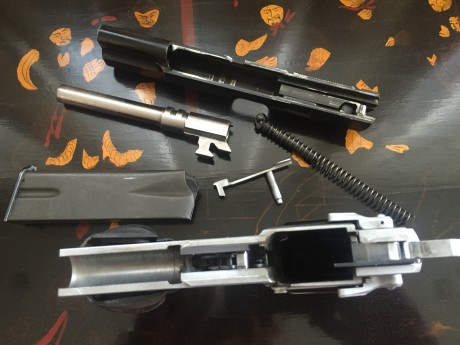 Magnifica FN GP 35 9 parabellum mod. duotone con un cargador de 13 disparos y dos juegos originales de 02
