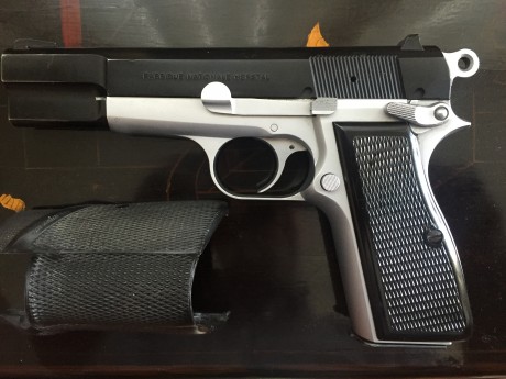 Magnifica FN GP 35 9 parabellum mod. duotone con un cargador de 13 disparos y dos juegos originales de 01