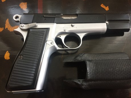 Magnifica FN GP 35 9 parabellum mod. duotone con un cargador de 13 disparos y dos juegos originales de 00
