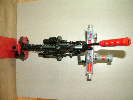 Maquina de recarga de cartuchería semimetalica Cal 12 y conversión a 410 (Cal 36).
Marca MEC, modelo 600 01