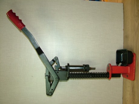 VENDIDA maquina de desempistonar y recalibrar cartuchos del Cal 12 y del 410 (Cal 36).
Marca MEC Shotgun 00