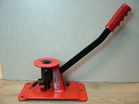 VENDIDA maquina de recalibrar cartuchos del Cal 12 y 410.
Marca MEC Gauge Super Sizer.
Usada en buen estado 00