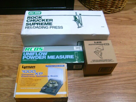 Hice el curso de recarga y no lo he usado nunca,asi que lo vendo
   Prensa de recarga RCBS modelo ROCK 01