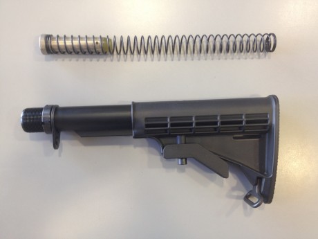 VENDO culata retractil para Colt AR-15 y derivados.
Incluye muelle recuperador y Buffer.

Está sin estrenar. 02