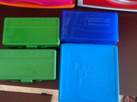 Se pone en venta 4 cajas de municion siendo 2 de ellas de la marca MTM de 50 unidades y 1 de ellas de 00