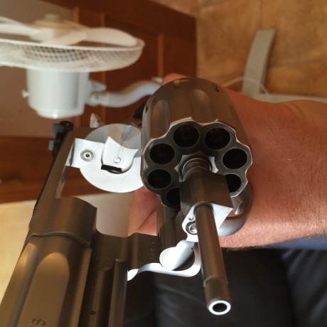 Vendo Revolver Smith And Wesson performance center 627, 8 tiros, cañón de 5 pulgadas ,en perfecto estado, 00