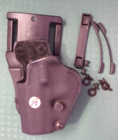 Se vende funda de zurdo para HK USP, marca Doble Alfa "AA"
50 euros envío incluido.
Está en 01