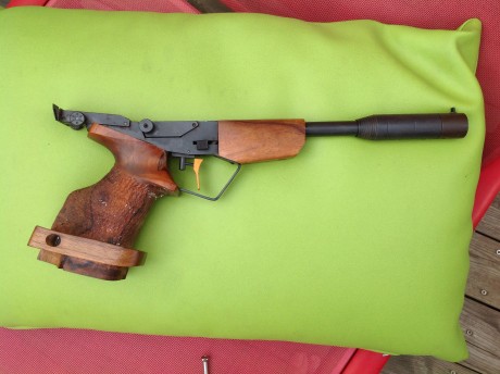 Hola, pongo a la venta la pistola tau7, está en buen estado tanto estético como de funcionamiento es muy 01