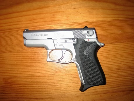 Hola. Vendo SW modelo 6906, de 12+1 disparos, doble y simple acción, tres cargadores. Está en "F" 02