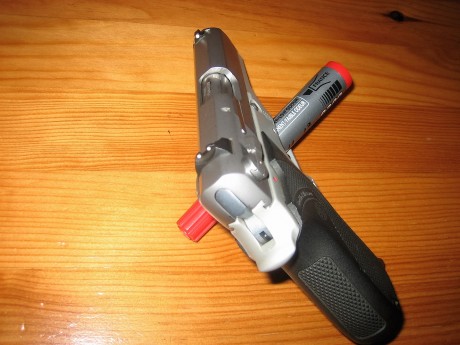 Hola. Vendo SW modelo 6906, de 12+1 disparos, doble y simple acción, tres cargadores. Está en "F" 00