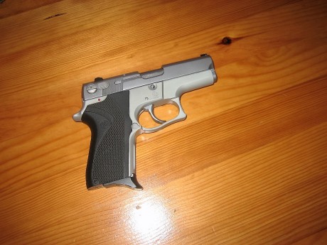 Hola. Vendo SW modelo 6906, de 12+1 disparos, doble y simple acción, tres cargadores. Está en "F" 20