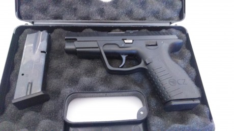 Vendo pistola Cz 100, 9mmp con maletin y dos cargadores 170 euros, Madrid. De polimero muy liviana. Muy 02