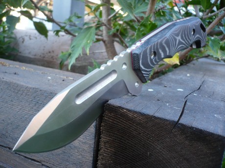 Buenas noches os dejo una foto de un cuchillo que diseñé hace tiempo.
Me gusta que los cuchillos que diseño 00