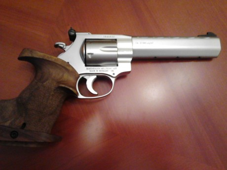 Vendo Revolver Target-Trophy de reestreno precio: 390€ envio fotos por WhatsApp: 656711876 20