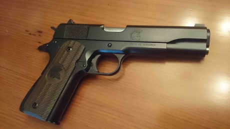 Hola a todos,

Pongo a venta mi Norinco 1911A1 "Molon Labe" en 45ACP customizada.  Como seguramente 01