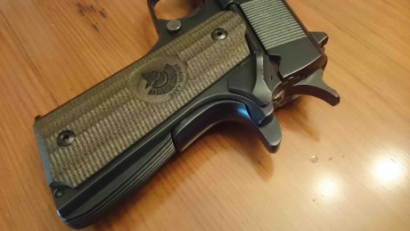 Hola a todos,

Pongo a venta mi Norinco 1911A1 "Molon Labe" en 45ACP customizada.  Como seguramente 10