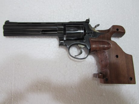 Vendo revolver ERMA calibre 32.  500 €

Revolver LLAMA calibre 38. 200€

Los precios no son negociables. 00