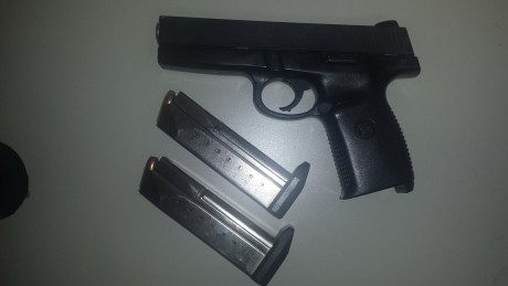   Vendo a compañero cnp, gc o p.local, pistola S & Wesson, Modelo SW9F, 2 cargadores de 17 cartuchos. 00