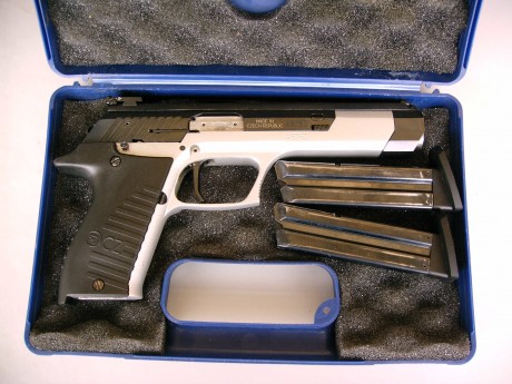 Pistola CZ 122 Sport del calibre 22. Perfecto estado de conservación y funcionamiento. Tiene alza LPA 01