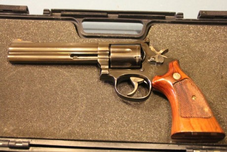 Magnífico revolver a un gran precio 349€. Gatillo ajustado por un armero, perfecta para competir.

La 01