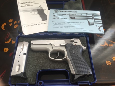 Magnifica pistola semiautomática S&W 9 parabellum con 2 cargadores con capacidad para 12 proyectiles 00