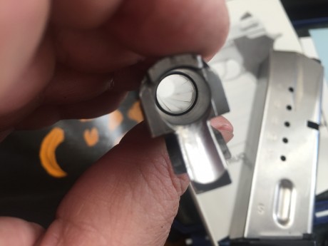 Magnifica pistola semiautomática S&W 9 parabellum con 2 cargadores con capacidad para 12 proyectiles 12