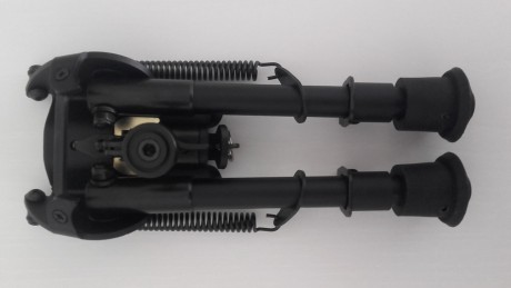 Son bipodes genericos,sin marca, pero cumplen muy bien su cometido.  14  cm plegado y 21,5 cm extendido.
Rapido 02