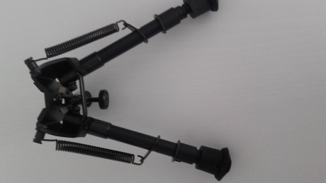 Son bipodes genericos,sin marca, pero cumplen muy bien su cometido.  14  cm plegado y 21,5 cm extendido.
Rapido 01