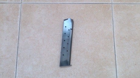 Hola, vendo 2 cargadores para pistola 1911 del calibre .45 de 11 disparos. Son de la marca MEG-CAR y están 00