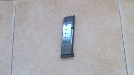 Hola, vendo cargadores para pistola 1911 del calibre .45 de 8 disparos. Son de la marca MEG-CAR y están 01