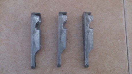 Hola, vendo 3 piezas de repuesto para la prensa de recarga Lee Challenger. Estas piezas que son las que 00