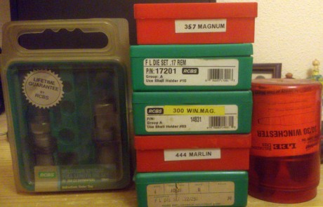 Hola,

Un compañero del tiro, que no tiene cuenta aquí, me pide que le anuncie el siguiente material de 01