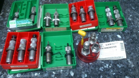 Hola,

Un compañero del tiro, que no tiene cuenta aquí, me pide que le anuncie el siguiente material de 00