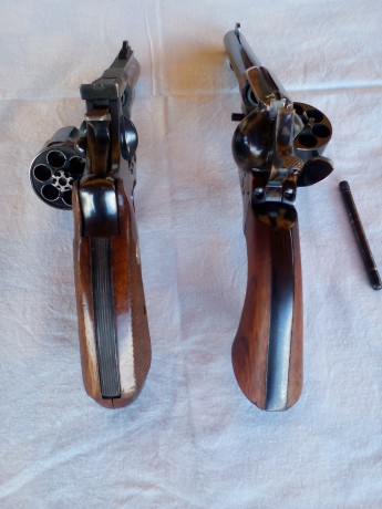 Un compañero del club de tiro me ha pedido que le suba la venta de estos dos juguetes
El primero revolver 02
