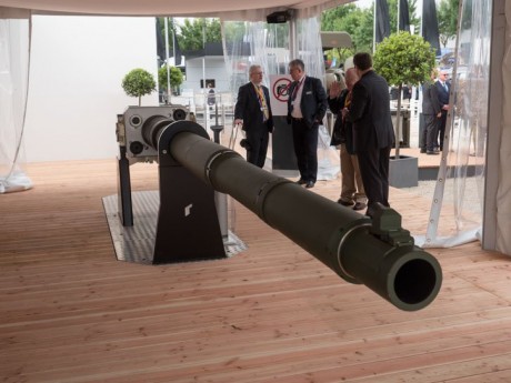 A simple vista parece un "MBT Revolution" fabricado por Rheinmetall, al que le han puesto un 23