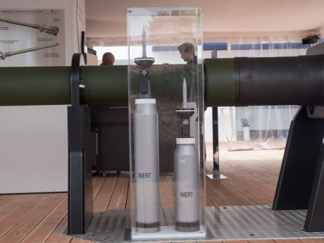 A simple vista parece un "MBT Revolution" fabricado por Rheinmetall, al que le han puesto un 21